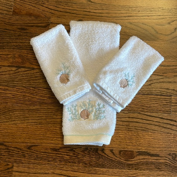 New! Set of 3, Shell Designed Hand/ Fingertip Towels!